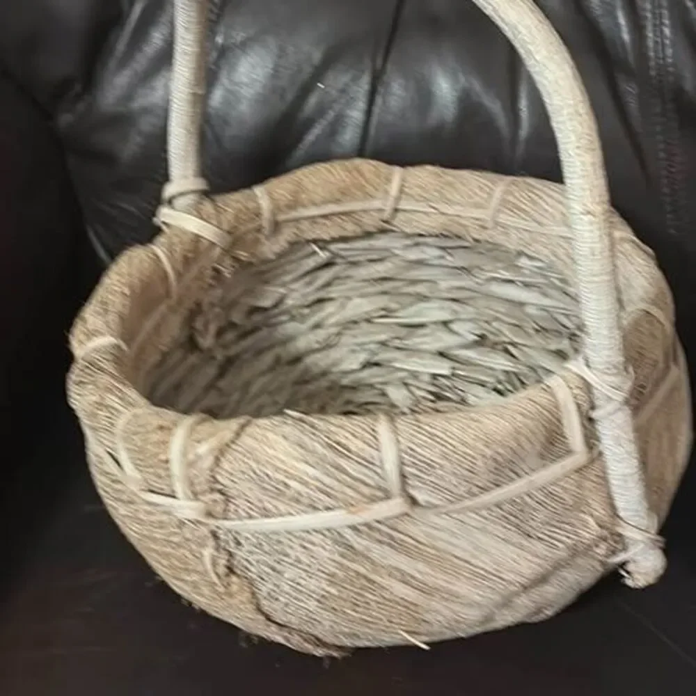 Woven corn husk Natural Fiber Basket with Handle